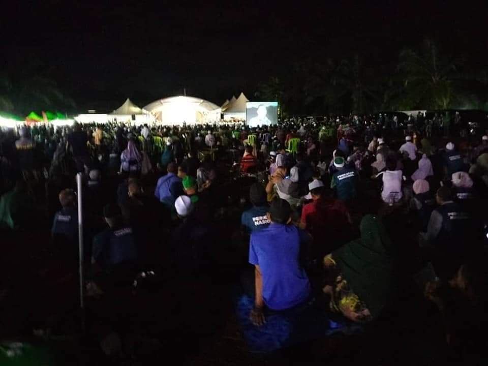 Padat, sesak dan luar jangka!

Tanjung Karang menjadi saksi suara perubahan yang akan berlaku di Selangor. 

Lebih 10 ribu rakyat hadir ke Pelancaran Jelajah #SelangorBaharu sehingga penuh tapak Kompleks PAS Tanjung Karang dari ruang hadapan sehingga ke tapak parking.