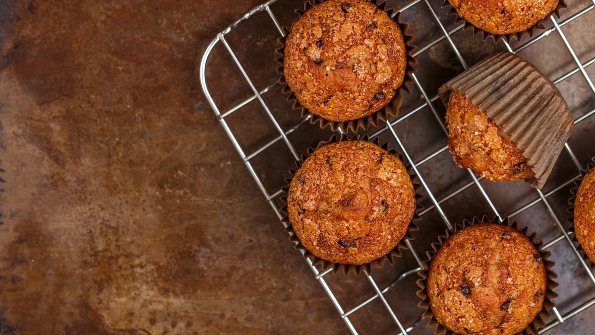 foodandhome_sa's tweet image. Made with wholemeal flour, these banana choc chip muffins are healthier than usual but just as delicious!

#CookingWithFH Give it a try: foodandhome.co.za/on-shelf/banan…

📸: Getty