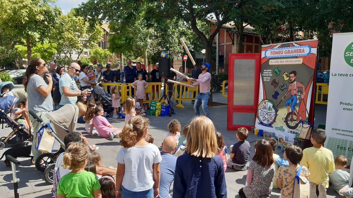🌍Avui és el #DiadelMediAmbient!

🌱Aquest passat🗓️dissabte 3 de juny vàrem celebrar la Diada del Medi Ambient al carrer 📍Blanquerna amb activitats i tallers