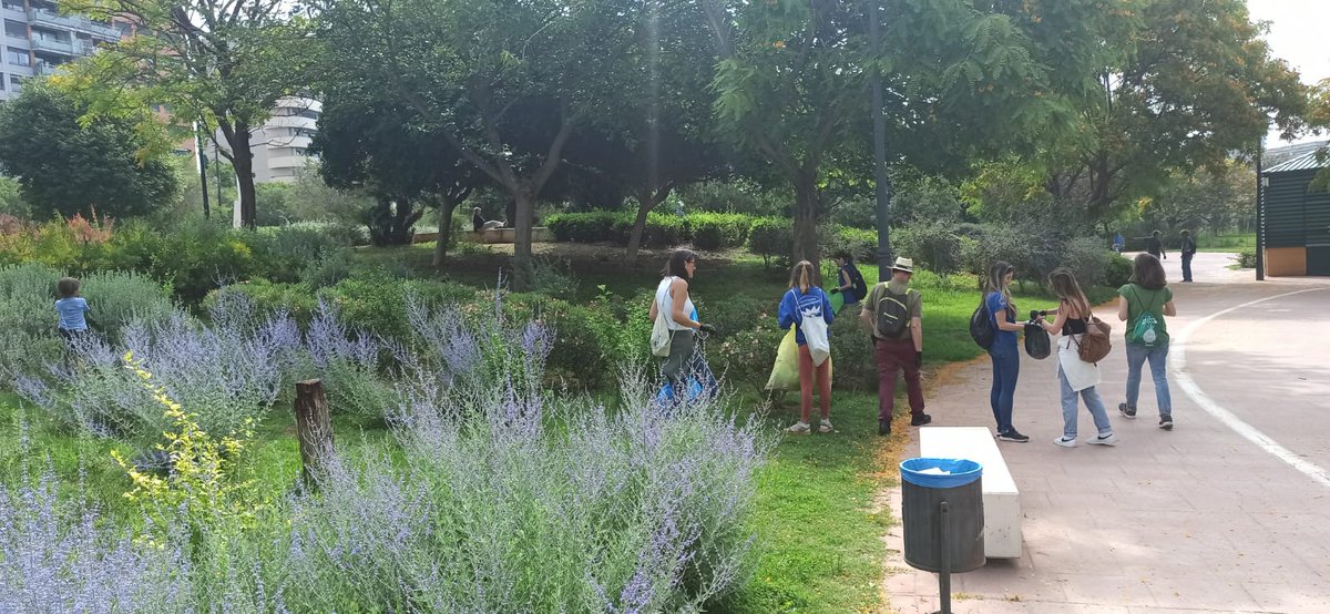 CACiencies's tweet image. El sábado 3 de junio participamos en la acción #LIBERA1M2 contra la #basuraleza en una zona del Jardín del Turia

Personal voluntario del #MuseudelesCiències y el @Oceanografic_vl retiró residuos de este entorno verde

#ProyectoLIBERA @ecoembes @SEO_BirdLife