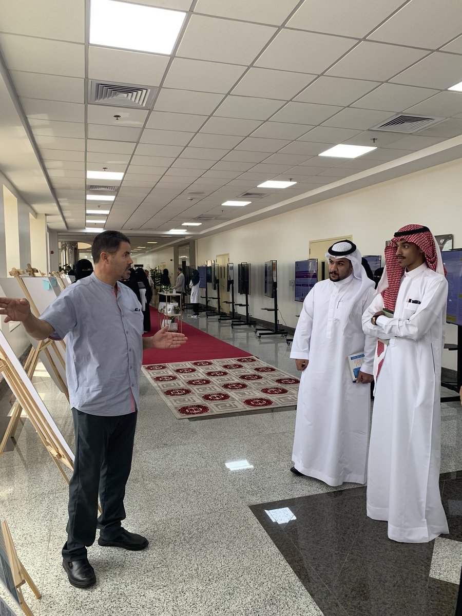 basrc_iau's tweet photo. #يحدث_الآن 
 وفد من جامعة أم القرى يزور المعرض للاطلاع على الانتاج البحثي لكلية العلوم.

#الملتقى_العلمي_السنوي_لكلية_العلوم
#كلية_العلوم 
#جامعة_الامام_عبدالرحمن_بن_فيصل https://t.co/3UZu1ijywn
