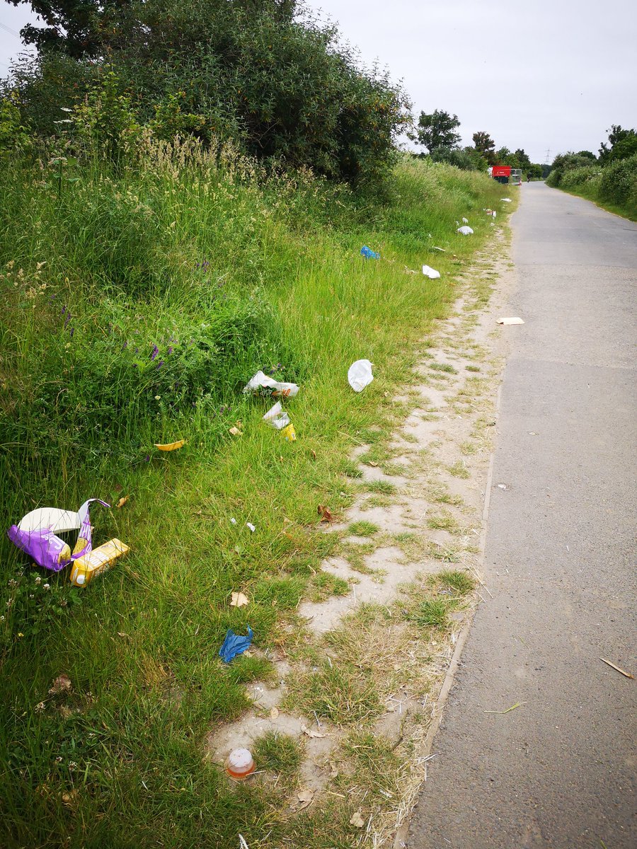Another Monday another trash bombshell in the Walthamstow marshes. @wfcouncil need to stop singing and dancing about their green spaces until they work out a way to manage waste on their beautiful green spaces. @WeLoveE17Marsh @our_wf @Walthamsteve @SaveLeaMarshes @LeeValleyPark