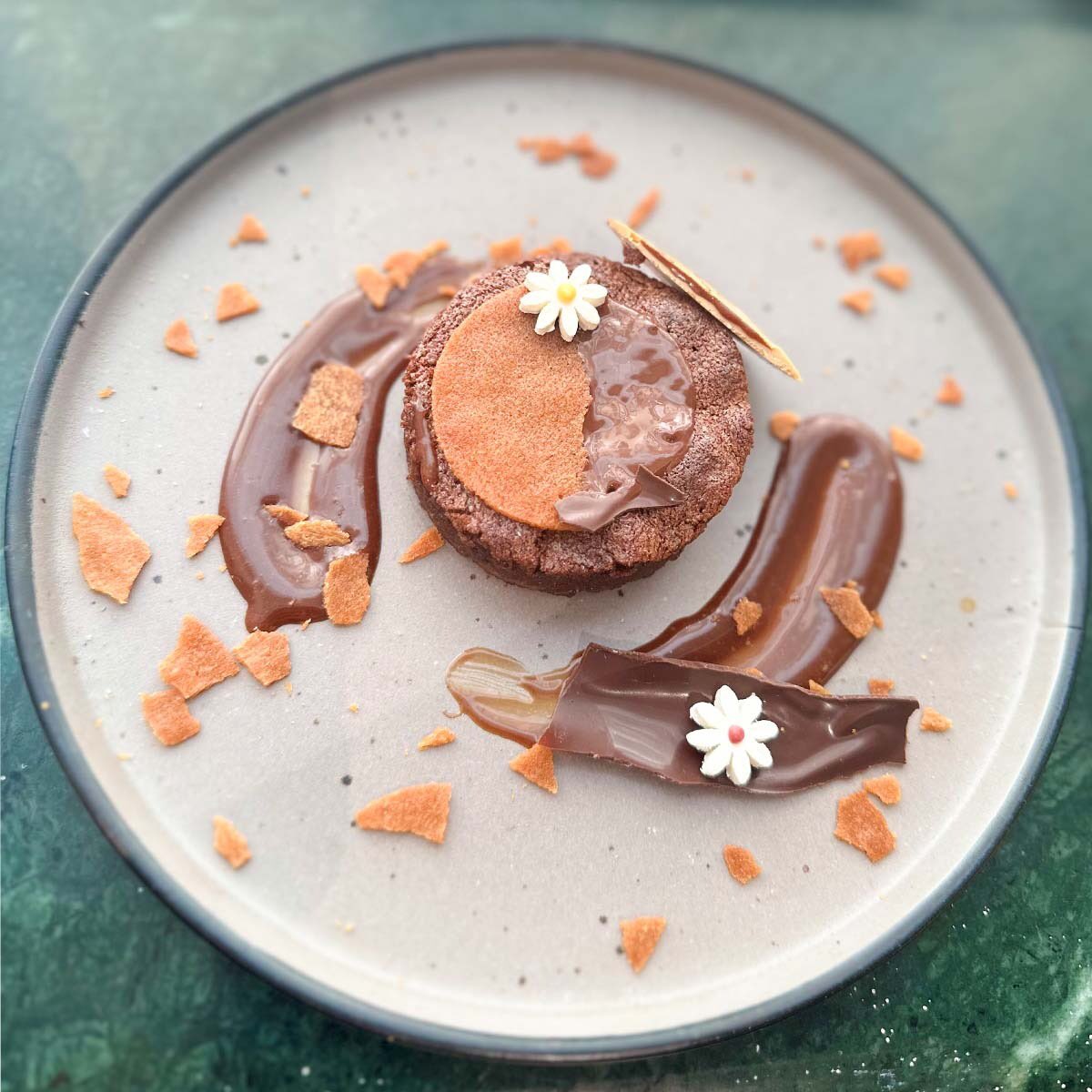 tedcoeducation's tweet photo. 𝑴𝒐𝒏𝒅𝒂𝒚 𝑴𝒐𝒕𝒊𝒗𝒂𝒕𝒊𝒐𝒏:)!

Our Diploma in Bakery  students, under the expert guidance of the visionary Chef Sahil Mehta whipped up a scrumptious gluten-free chocolate cake with a caramel sauce. https://t.co/tEImN8CZHw