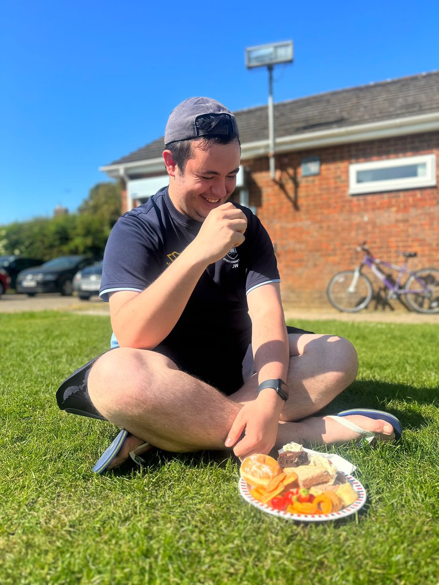 Big Pat goes to the Vice Skip for his century, presented to him by the Captain who hit a rapid 50 himself. King Louie picked up his Jim Turnbull award for his 6-18 at Foxbury last year. Umpire Walkie very much enjoyed his tea... 

#StoneCC #Stone23 #Cricket #VillageCricket