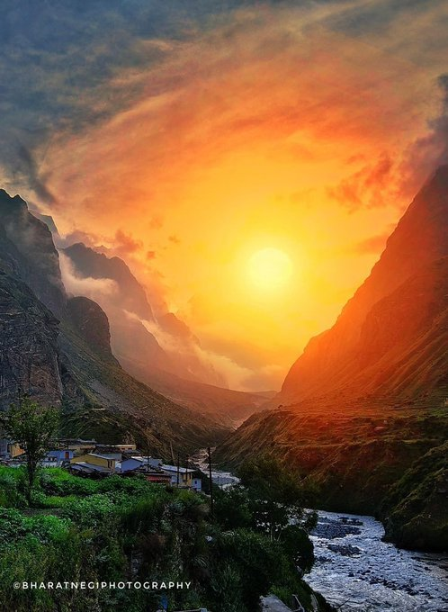 ColoursOfWorld1's tweet photo. 9. Mana, Uttarakhand (Last village of India) https://t.co/E36X07W7C4