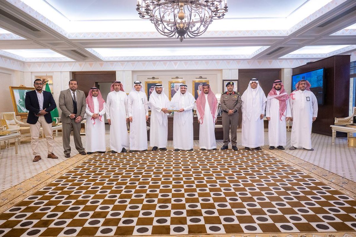 AFM_Company's tweet photo. اعتمد سمو أمير منطقة القصيم مؤشرات الدورة 13 للمرصد الحضري للقصيم، وشارك في العرض على سموه من شركة دكتور احمد فريد مصطفى (الإستشاري) د. عارف عطية الشمندي و م. محمد مبارك (مدير المشروع)،وشكر سموه الجميع للجهد المميز بالمشروع https://t.co/vzdoPMyStv