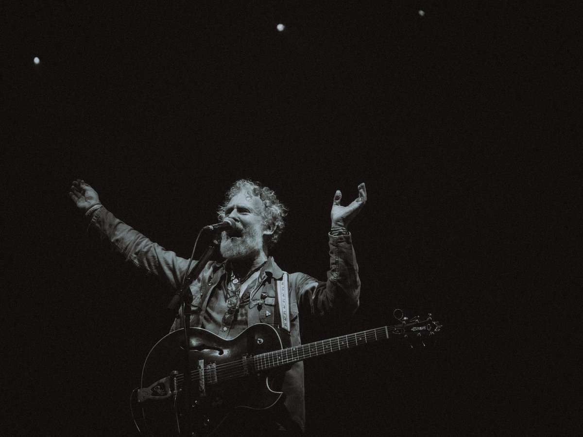 underthefeather's tweet photo. Among these the beautiful moment when "Star Star" became the canvas for the national anthem of Ukraine.
Ще не вмерла України і слава, і воля
@TheFrames @LATMofficial @Glen_Hansard @romhnybrdy @cmacconiomaire @graham_hopkins #joedoyle #robbochnik @aikenpromotions @TaraUdema https://t.co/zbS5eXrZcL