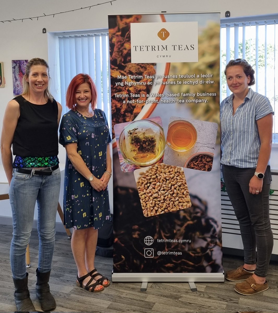 Ein baner newydd #caruhwn yn <a href="/TLCandCafeBecca/">Trimsaran Leisure Centre</a> gyda thîm @SMART__adferiad ddoe
🌱🍵🫖
Our new banner #loveit in <a href="/TLCandCafeBecca/">Trimsaran Leisure Centre</a> with the <a href="/SMART__recovery/">SMART recovery</a> team yesterday

#RhubarbRoot #healthtea #cholesterol #guthealth #Trimsaran