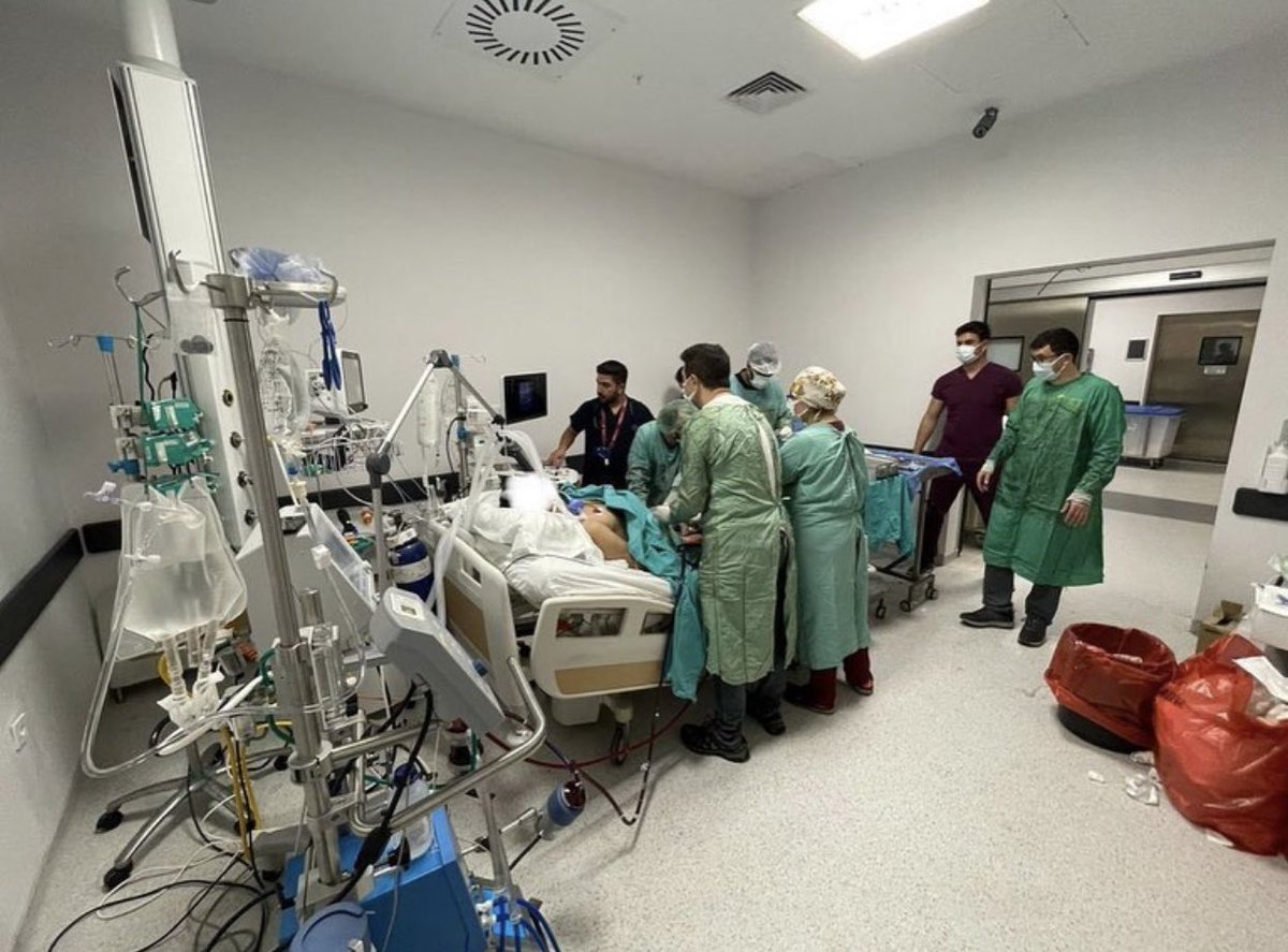 Adnan Menderes Üniversitesi Acil Tıp Kliniği (@aduacil) on Twitter photo İleri tıbbi destek ve tedavi amacıyla hocalarımız <a href="/mavcil2/">mavcil</a> @EmreOzluer süpervizörlüğünde kliniğimizde bir #ECMO işlemini daha başarılı bir şekilde tamamladık.Emeği geçen tüm ekip üyelerine teşekkür ederiz. <a href="/AduHastane/">ADÜ Hastane</a> <a href="/menderesedutr/">Aydın Adnan Menderes Üniversitesi</a> İleri tıbbi destek ve tedavi amacıyla hocalarımız <a href="/mavcil2/">mavcil</a> @EmreOzluer süpervizörlüğünde kliniğimizde bir #ECMO işlemini daha başarılı bir şekilde tamamladık.Emeği geçen tüm ekip üyelerine teşekkür ederiz. <a href="/AduHastane/">ADÜ Hastane</a> <a href="/menderesedutr/">Aydın Adnan Menderes Üniversitesi</a>