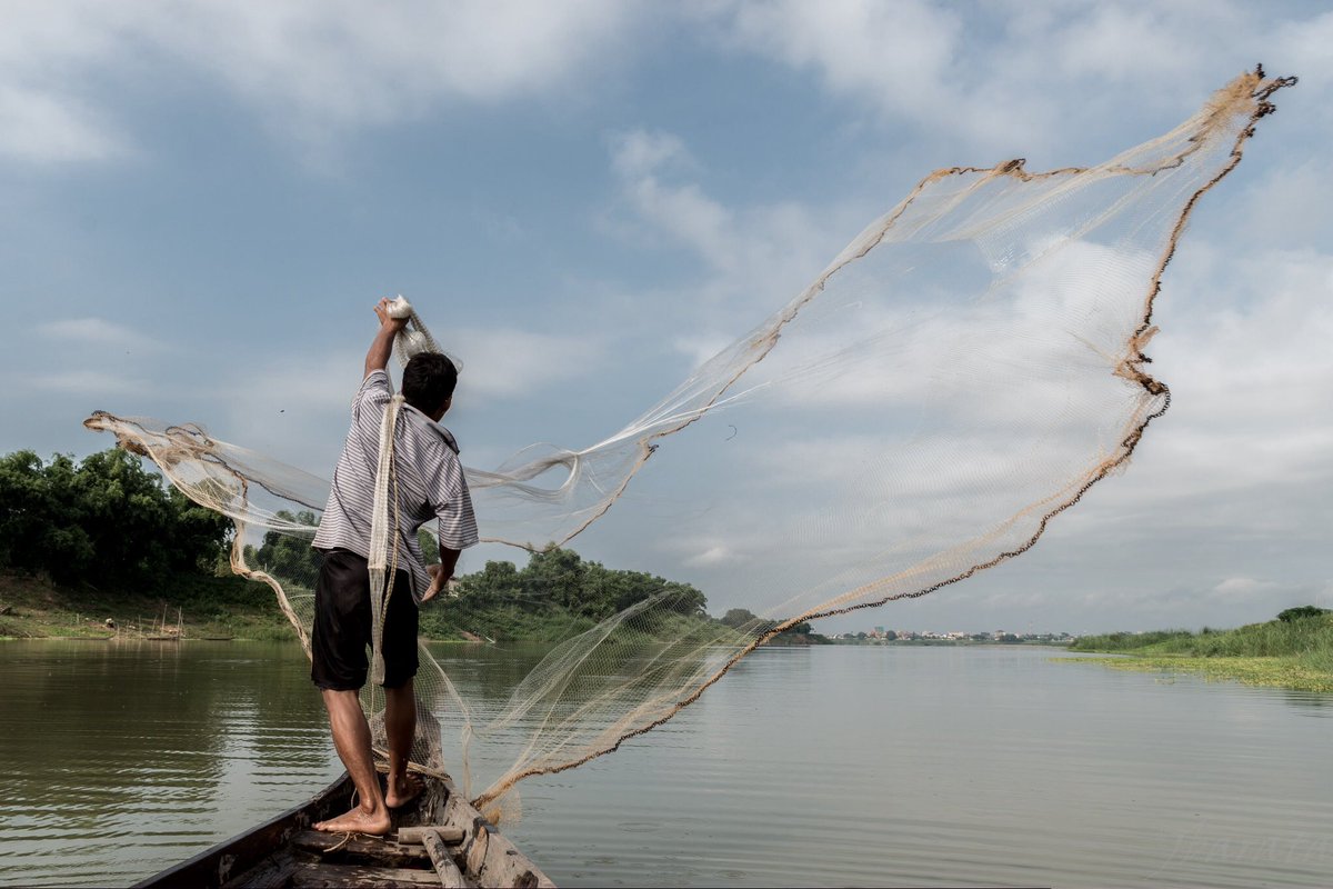 Sustainable fishing starts with us!

We all have a role to play in preventing, deterring, and eliminating illegal, unreported and unregulated fishing.

Let's join hands for a sustainable fisheries. 

#FightIUUFishing #SaveOurOcean