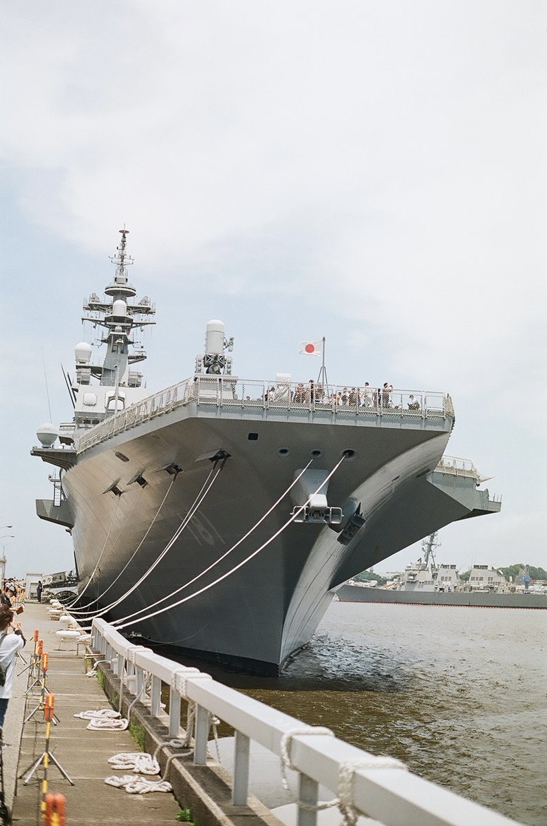 kashimu_HAMA's tweet photo. #横須賀YYのりものフェスタ の目玉
海上自衛隊基地一般公開に行ってきました。
各種艦艇や海自の車両等を見て歩きました。
#ミノルタ #SR_7+ #ミノルタ MC Rokkor 50mmF2,35mmF3.5
#フィルムカメラ
#kodak ProFoto XL 100 期限:2014.03 補正値:なし
#期限切れフィルム
#パレットプラザ
#フィルム写真 https://t.co/sUFSASJEd6
