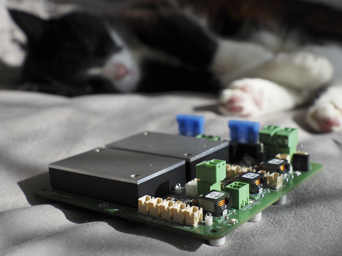 TeamChatRobot's tweet image. Nous voudrions aussi remercier nos sponsors de la #CDR2022.

Merci à basicmicro qui nous a fourni un contrôleur #RoboClaw en 2022.
Notre carte de puissance fonctionne avec des convertisseurs DC/DC fournis par @RECOM_Power.
Nos actionneurs sont branchés avec des câbles @goBILDA.