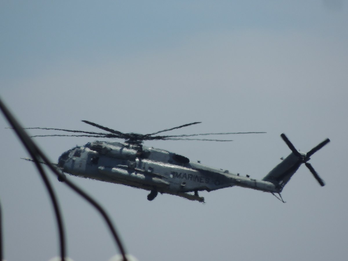 yokotamusen's tweet image. 横田基地　R/W36↘　12:26
CH53　スーパースタリオン2機到着です。
#RJTY
#横田基地 
#CH53