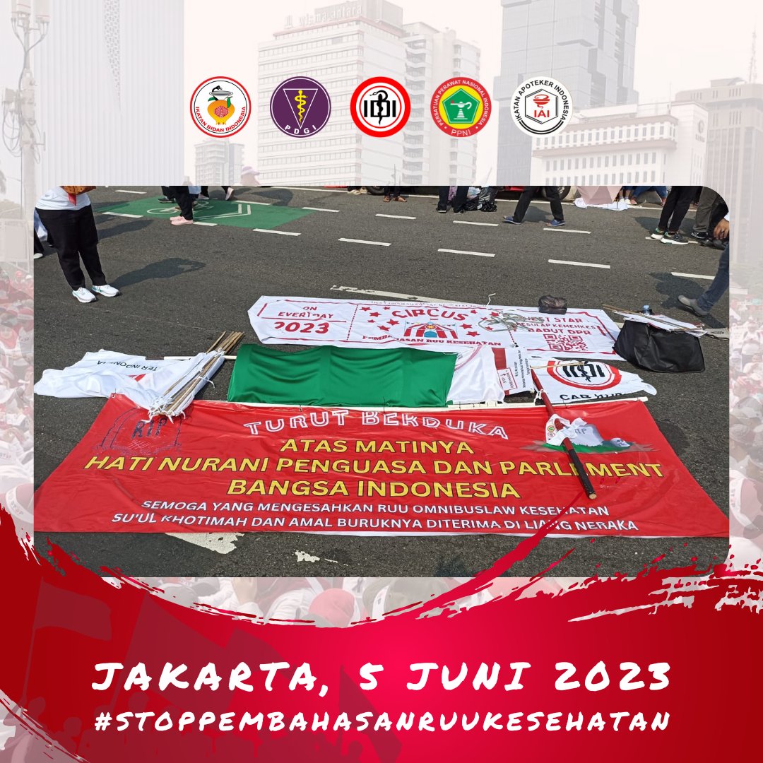 idisumbar's tweet photo. Kami berkumpul, bersatu, maju demi kedaulatan kesehatan Indonesia!

Jakarta, 5 Juni 2023

#StopPembahasanRUUKesehatan https://t.co/ku0KVzMLQp