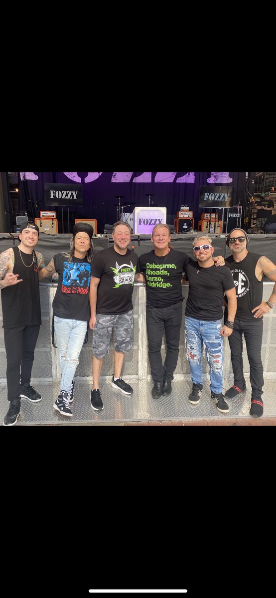 JIVANS13's tweet photo. @IAmJericho @thedukeofmetal So great hanging with you @Pjfarley1 #BillyGrey and #GrantBrooks before the show tonight in Tampa. Thanks for treating your fans like family! @FOZZYROCK #FozzyFriday https://t.co/lPZFkpXYtg