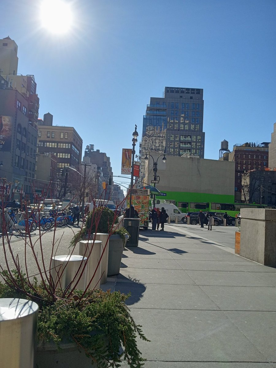 Superbest79's tweet photo. New York City West 33 street 📸🏙️ https://t.co/ZkxvEQ5FC3