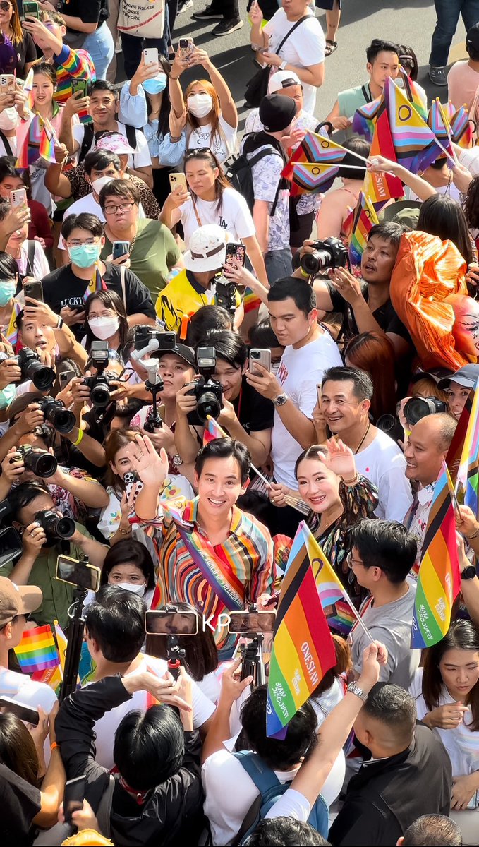 SuphatraV's tweet photo. @Pita_MFP ภาพแห่งความทรงจำ สวยมากคะภาพนี้ รอยยิ้ม พลังของคนรุ่นใหม่ เห็นถึงความหวังอันสวยงามของอนาคต❤️ https://t.co/IP5Yfz0AlW