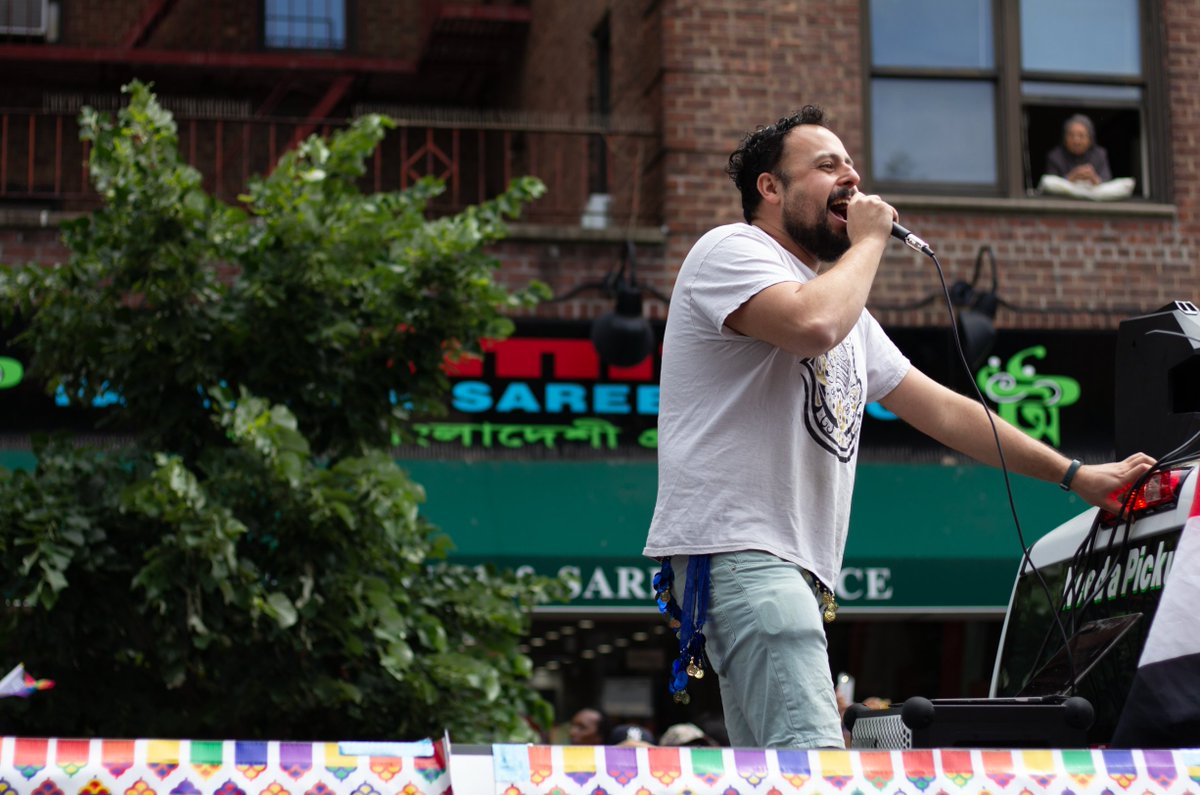 rafaelshimunov's tweet photo. Middle East and North African LGBTQ @TarabNYCorg drops in at Queens Pride and the spectators couldn't have enough. Only the Caribbean squad had people dancing this much.
51/ 📸 Francis Shimunov #QueensPride #QueerArab https://t.co/DU4MK2HZdT