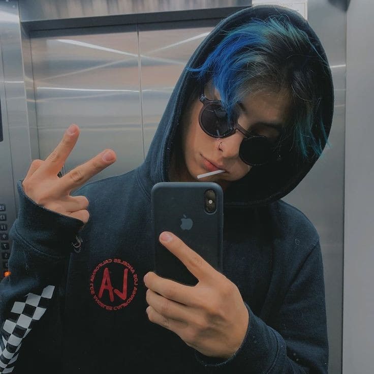 xmoonsee's tweet photo. Otro añito del nene en los premios heat, que vea que lo seguimos apoyando como siempre @XKevle 🤍
--------------------------------------------
NO OLVIDEN EL RETWEET 🔃
Meta: 500 comments ❤️‍🩹
Hashtag a usar: #KevlexdEnLosHeat 
Siguiente: @kevlex_love https://t.co/1KjNePrUTY