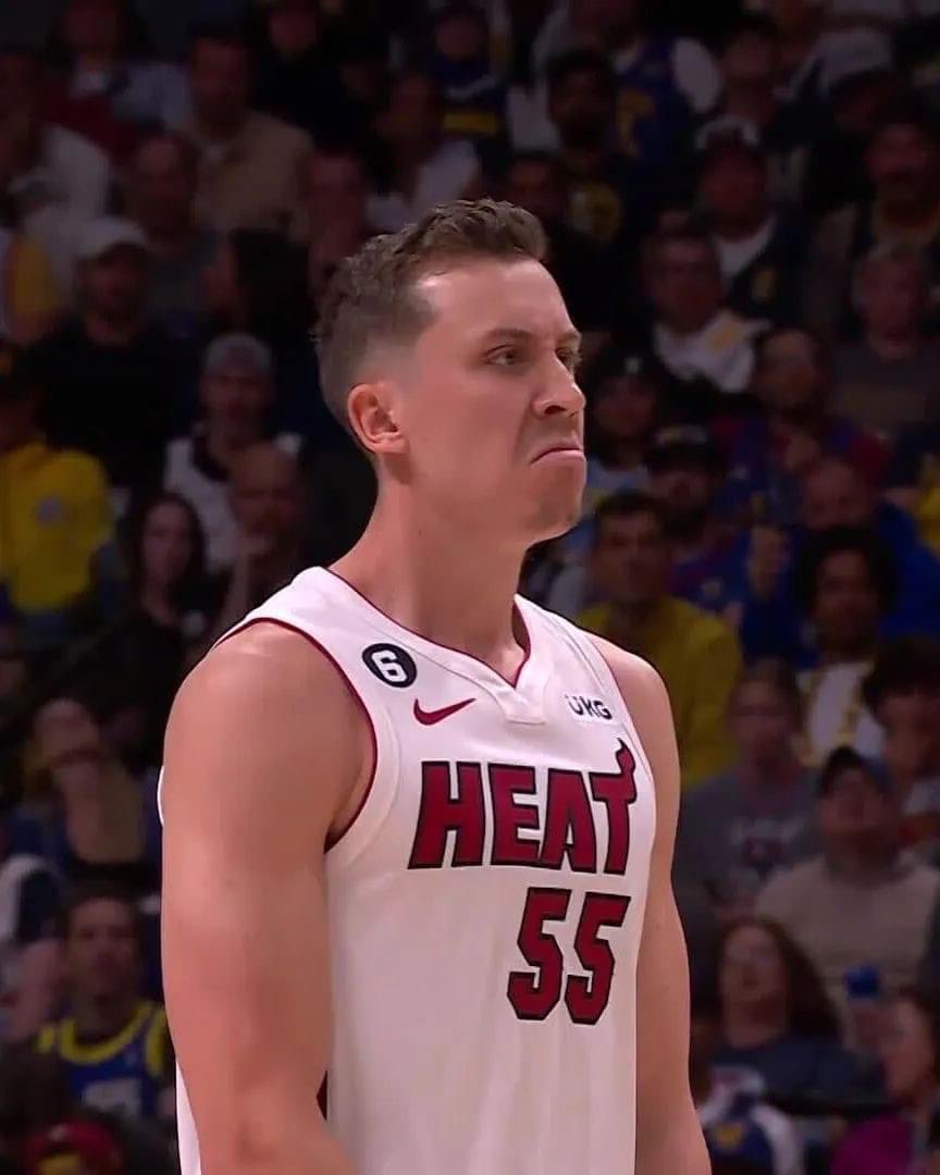 tam_joe's tweet photo. @BradyHawk305 They need to make this a gif… every time Duncan flexes like that we win 🔥🔥🔥 3 more https://t.co/QM3uaLkte2