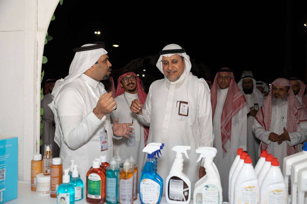 AlAjmaeen's tweet photo. #صنع_في_السعودية #الجبيل #رؤية_٢٠٣٠_واقع_يتحقق 
نشكر الهيئة الملكية بالجبيل على تنظيم #مهرجان_الزهور 2023 وتشرفنا بالمشاركه وحظينا في اخر يوم بتشريف معالي المهندس خال السالم رئيس #الهيئة_الملكية_للجبيل_وينبع https://t.co/wy1XxopHcB