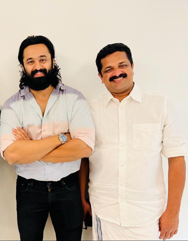 Iamunnimukundan's tweet photo. I know him for almost a decade now. Knew him as that guy who risked it all to make #MalluSingh with a nobody. Gave total support in the making of #Malikkapuram. Both went on to become blockbusters. Anto chettan is not always available on call but always available.. https://t.co/mmHMrhXEPc