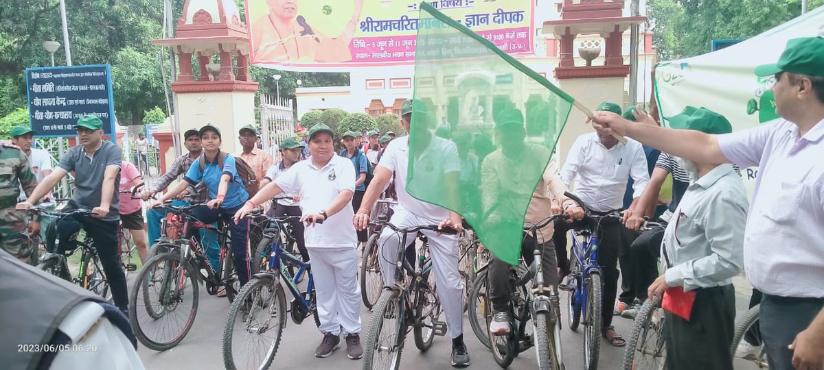 OnimaDr's tweet photo. Bycycle rally by 89UPBNNCC BHU. FLAG SIGNAL BY DOS BHU PROF ANUPAM KR NEMA @dgncc_india @bhupro @dsw_bhu @VCofficeBHU https://t.co/yO61sB5stk