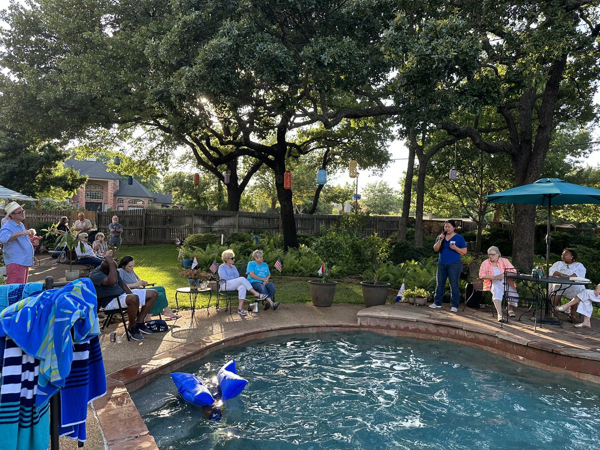 francine_ly's tweet photo. Had an amazing with North East Tarrant Democrats! I spoke to our voters about why I chose the Democratic Party when I was 19 and why I am so passionate about this race! #FLIPTX24 https://t.co/g64IpGHCJX