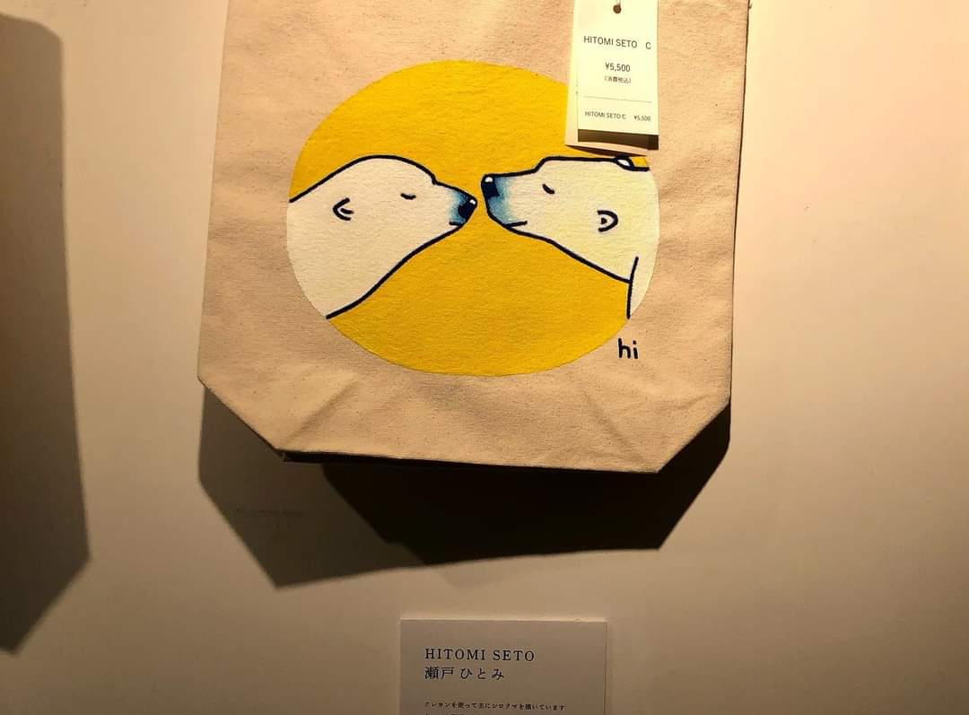 gallerysage's tweet photo. 心斎橋はギャラリーササキ商店のバッグ展2023へ行って来ましたー
ユニークなCANVAS TOTEがいっぱいでした。
我らがHITOMI SETOさんの作品も3点展示されていました。
#ギャラリーササキ商店 #bag #canvastotes https://t.co/63pCcGMMT1