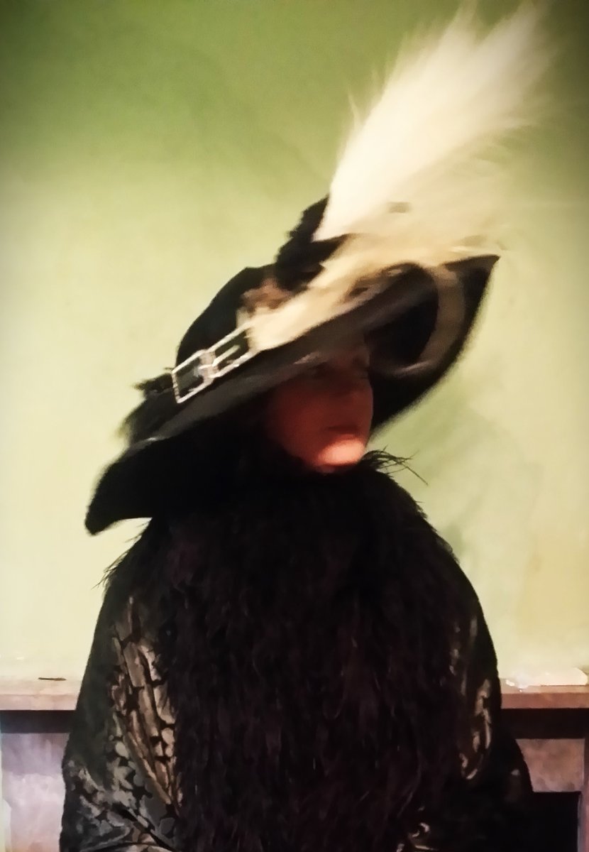 I don't always appear as an extra in big budget films starring Brad Pitt and Charlie Hunnam. But when I do you can be sure they stick a ginormous hat on me and some moth eaten 100 year old vintage cat lady clothes and order me to stand in the farthest corner. Excellent.
Took them… https://t.co/3lCpDDhhuW https://t.co/3XRjVdtCs9