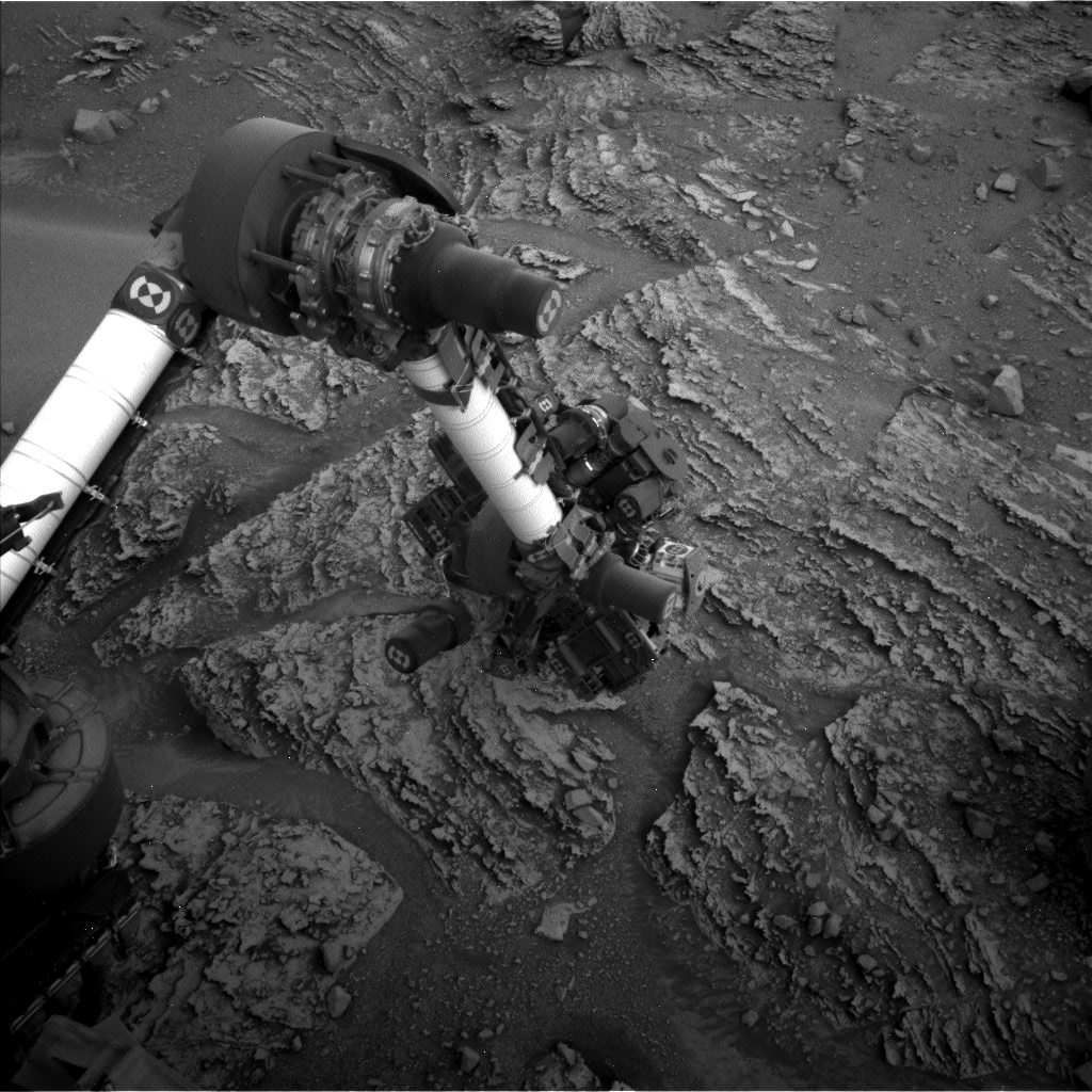 MarsMissionImgs's tweet photo. #CuriosityRover image taken on #Sol3555 at 5:07:57.653 PM with #Navcam #Mars #NASA #Space https://t.co/F0NFSFpEdo