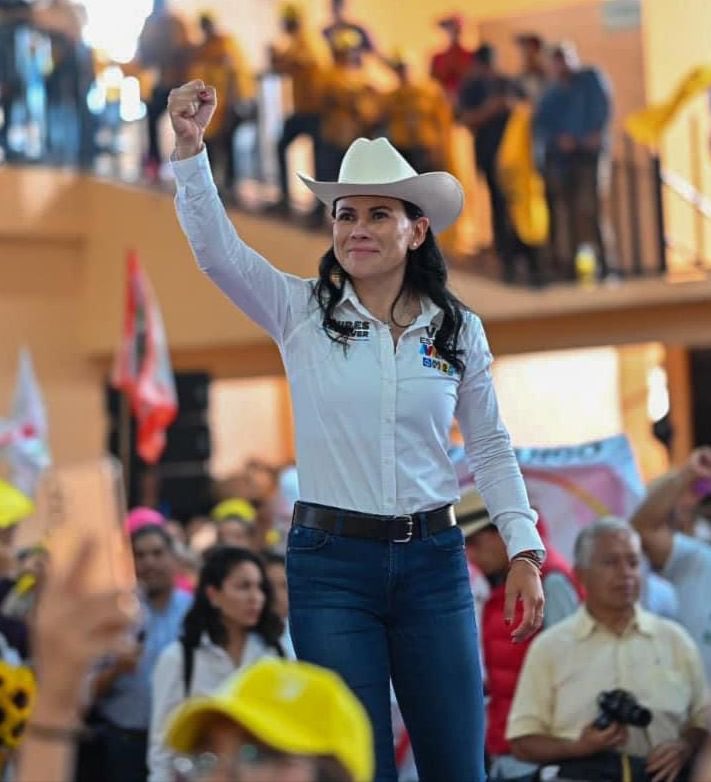 ildefonsogv's tweet photo. No cabe la menor duda que tuvimos la mejor candidata @AlejandraDMV, que aún teniendo en contra todo el aparato de Estado, demostró una gran estatura política.

Estoy seguro que seguirá aportando su talento y capacidad en beneficio de #México. https://t.co/M7I0Nm62YA