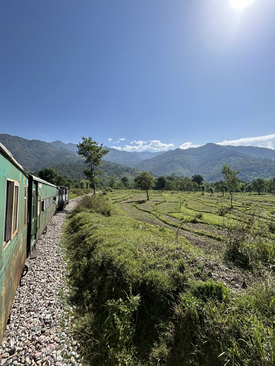 Kangra Valley, why are you so mesmerising? 🤩

#IndianRailways #KangraValley #HimachalPradesh