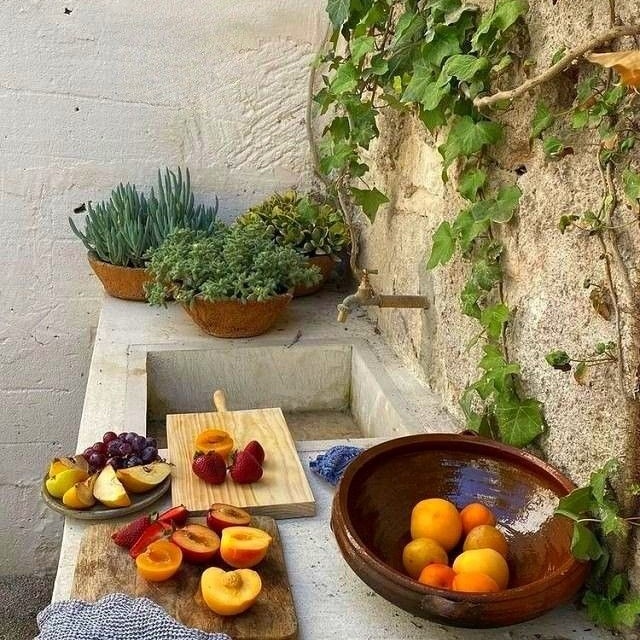 в летний период поток молитв на небесах становится в разы выше — студенты молят поскорее избавиться от их наставников.

оно и неудивительно.
оно и понимаемо.

этот генерал желает вам лёгкой сессии, а тем, кто помладше — удачных вариантов на экзамене.
вы сдадите.

хорошего дня.🖤