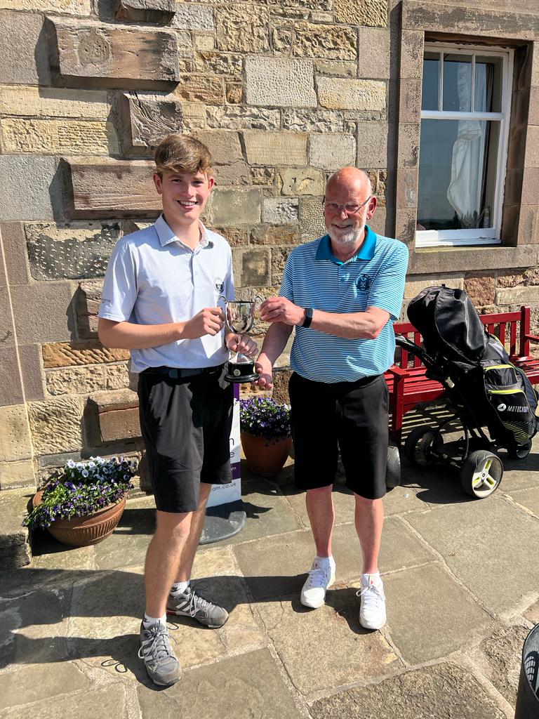 Introducing our 2023 Junior Champion - Charlie Cuthbert! Congratulations to Charlie, pictured here receiving the Championship trophy from Club Captain Alastair Todd.