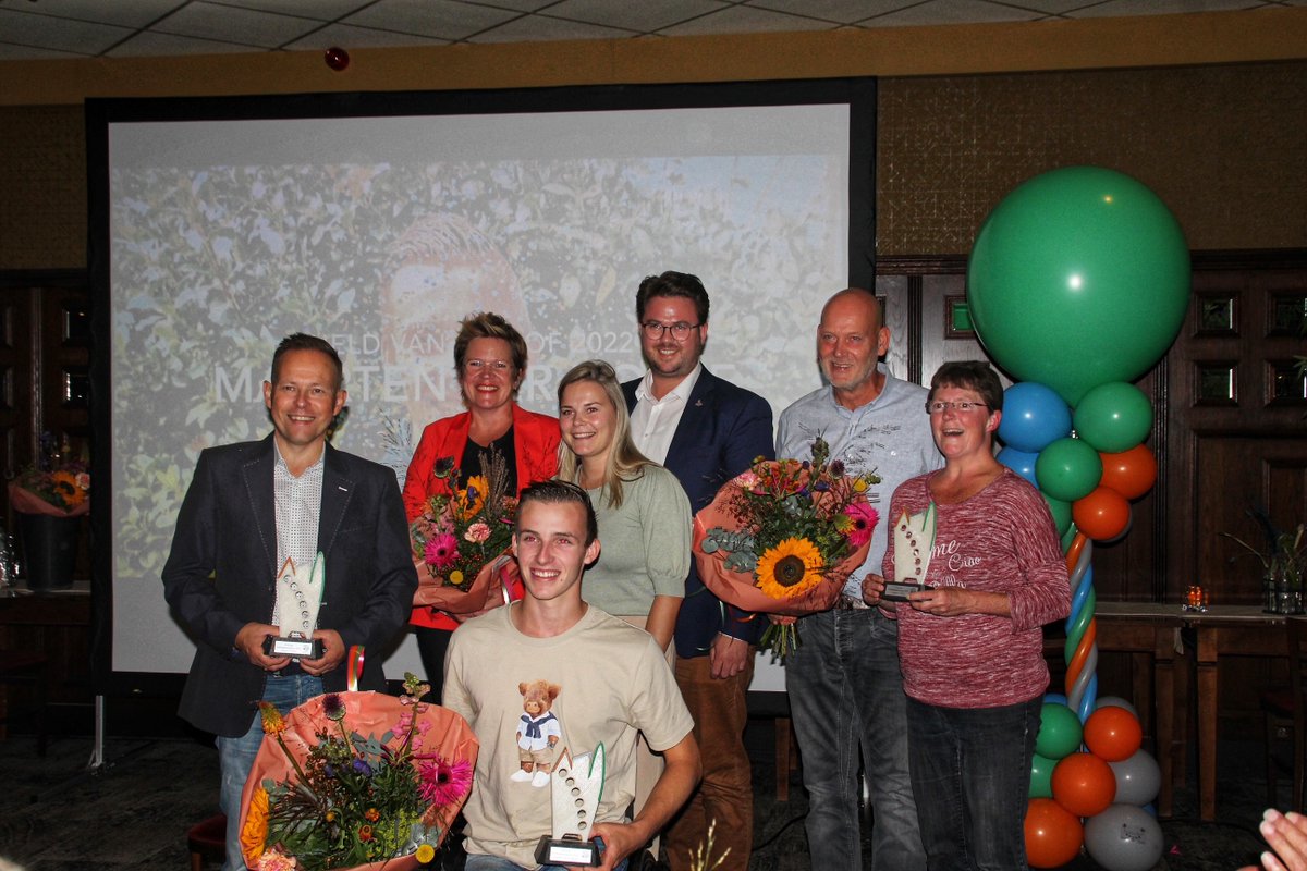 Wie verdient volgens jou dit jaar de Hoffelijkheidsprijs en volgt Maarten ter Hofte op als Held van de Hof? Nomineer nu jouw favorieten. Let op, dit kan tot 23 juni a.s. > hofmarketing.nl/nieuws1/nomine…

#wijzijnhofvantwente