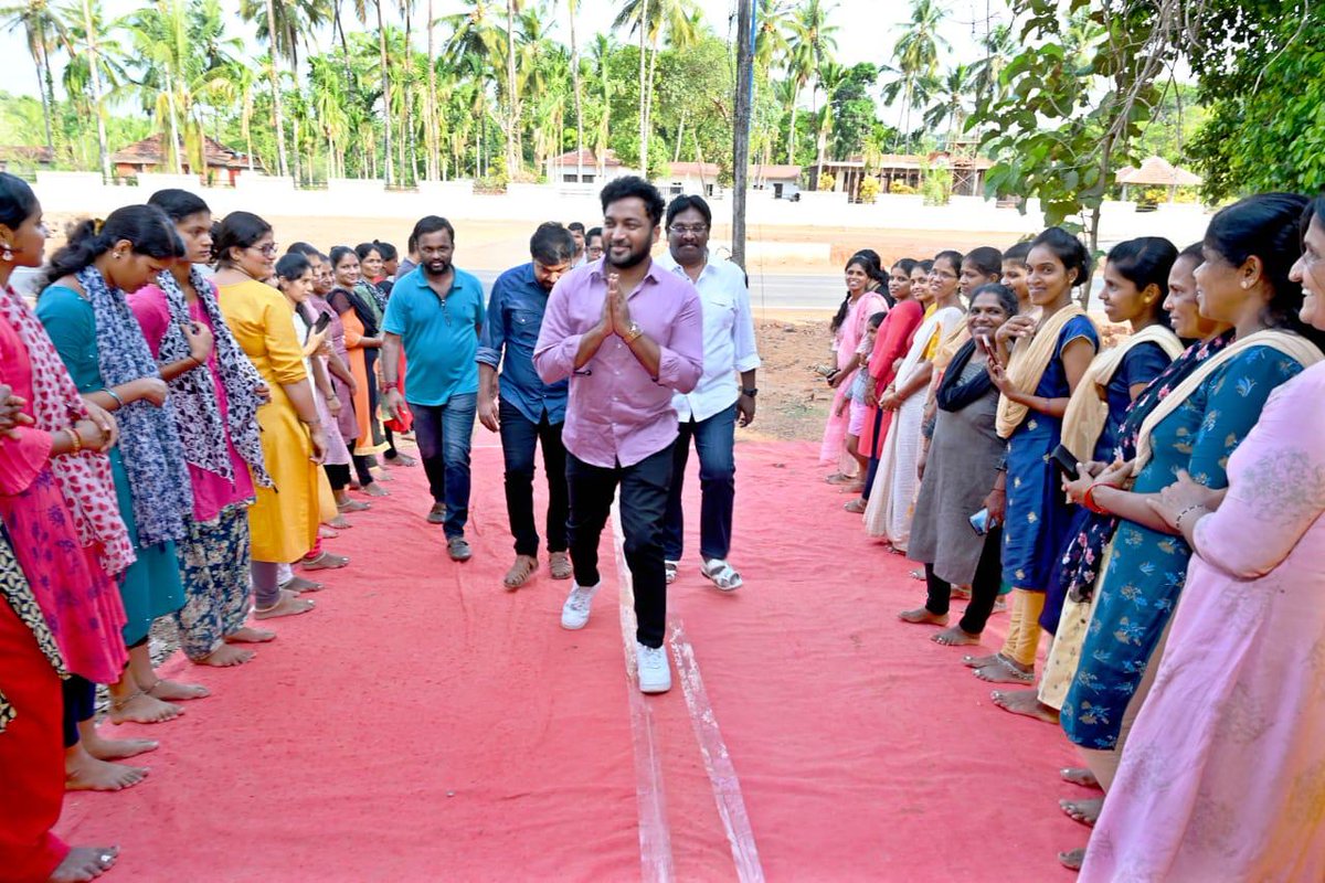 It's Monday 💫.
Time to sparkle and shine✨.
Be positive, stay happy & keep shining #Vikraman bro🌟.

#10YearsOfVikraman #Vikramanfangirlarmy #Founder_of_AramVellumLegalAid #westandwithvikraman #Vikramanarmy #AramVellum #AramVellumLegalAid