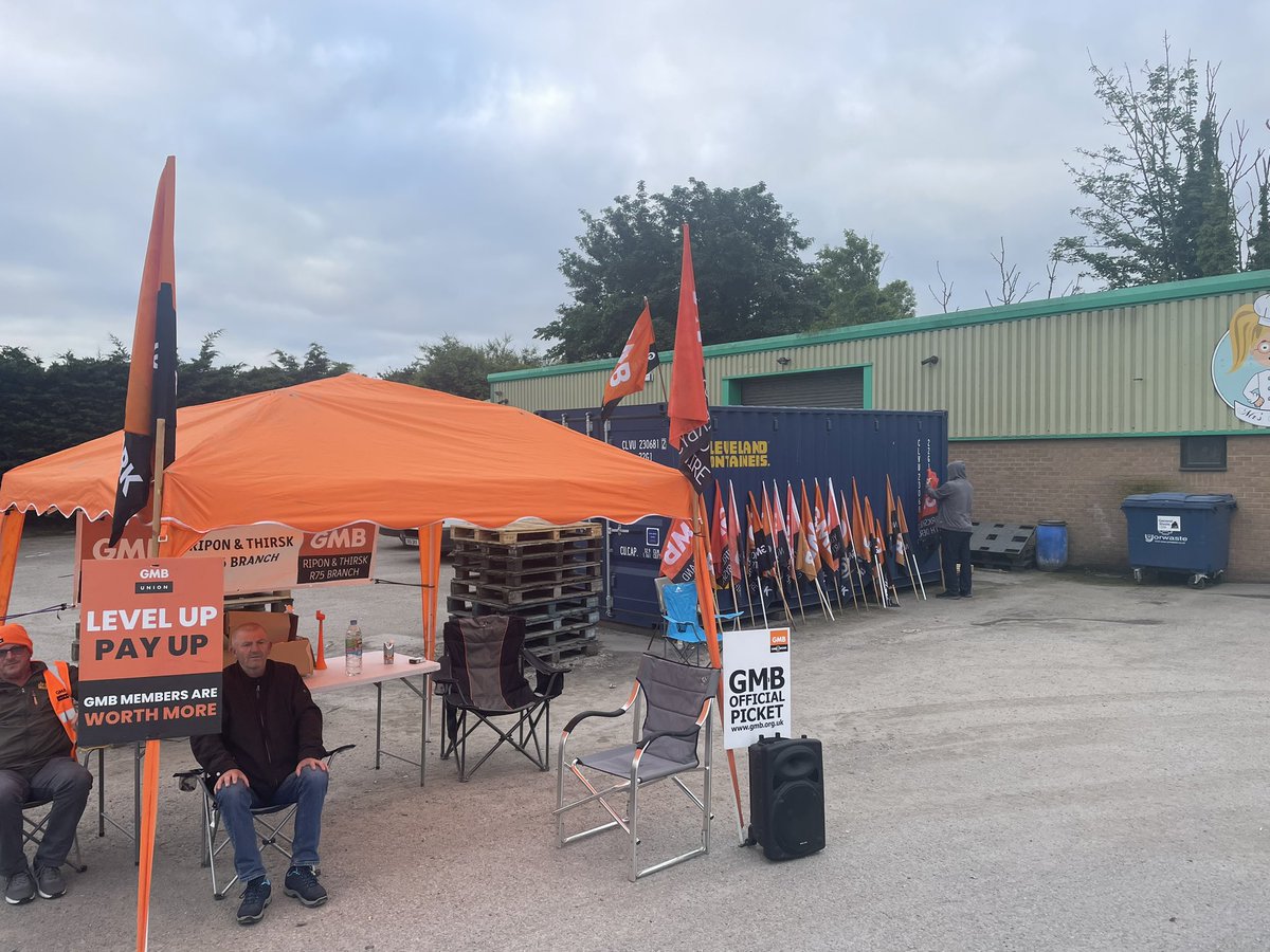 benkirkham7501's tweet photo. Day 5 setting up @gmbunion members picket line striking @Severfieldplc  dalton Thirsk today #StrongerTogether #organise4power @RiponThirskGMB @GMBCampaigns @HJN1889 https://t.co/67TSjP7ugN