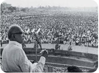 कायस्थ गौरव:
5 जुन1974 में पटना के गांधी मैदान में #लोकनायकजयप्रकाशनारायण ने *संपूर्ण क्रांति* का नारा दिया जिसने भारतीय राजनीति की दशा एवं दिशा बदल दी
लोकनायक नें कहा कि सम्पूर्ण क्रांति में 7 क्रांतियाँ है - राजनैतिक, आर्थिक, सामाजिक, सांस्कृतिक, बौद्धिक, शैक्षणिक  आध्यात्मिक