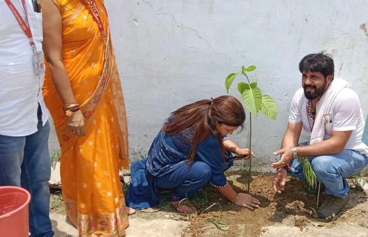 ayuda_dev's tweet photo. “We all need to work in synergy to save our environment for us and for our coming generations.”
“The efforts made today will bring their results tomorrow…. Save environment.”🎄🎄
#Dev_Foundation "Ayuda"✍️
#Basti_Branch 🌴🌴
#WorldEnvironmentDay ☘️ https://t.co/1tpwPtMrJS