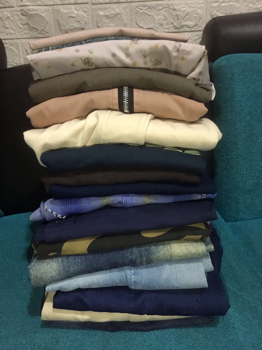 makeujii's tweet image. wts want to sell preloved baju, jaket, celana jeans, celana cutbray, celana bahan dll yang mau liat detailnya dm aja yaa &amp;gt;&amp;lt; 

t. #prelovedbaju #prelovedcelana #bajumurah atasan second