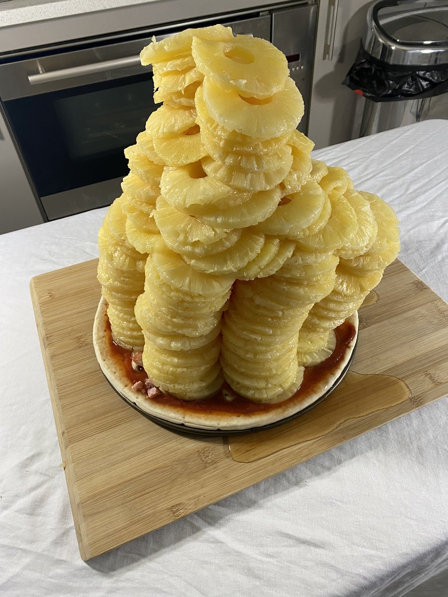 HowToBasic's tweet image. 🍕🤤