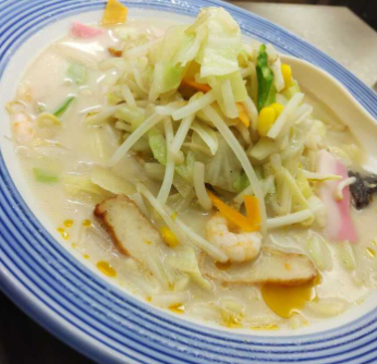TkoJ30's tweet photo. 夏はすぐそこ、っていうくらい暑くなってきた。
それでもラーメンは暑いかどうか関係なく食べます🍜
とか言いながら、昨日はリンガーハットに浮気してしまった(笑)　
普通盛りなはずなんだけど多かった。

#ラーメン #夏 #リンガーハット #ちゃんぽん #野菜好き https://t.co/GmxCvmTZT4