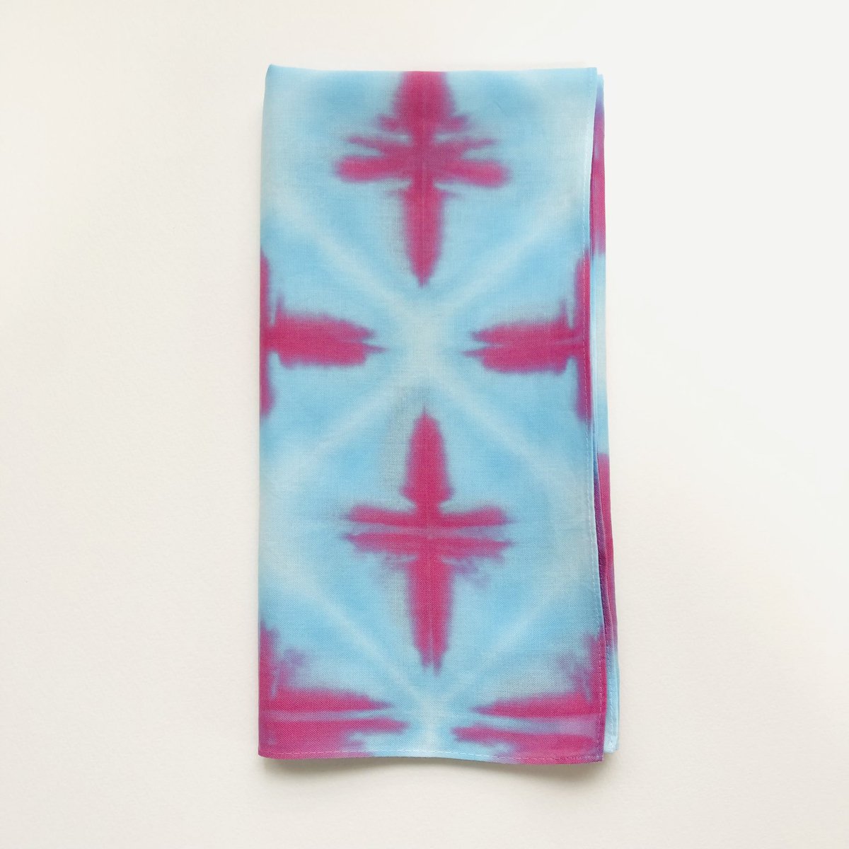 MOMOshop003's tweet photo. I dyed a large handkerchief with a star pattern in vibrant blue and purple.✨

It has a stylish impression and is recommended as a Father's Day gift.

◉minne
→ https://t.co/lvvLgBq2fK

#Handmade #FathersDay #minne #minne_new #Handkerchief #dyeing
#StarPattern #Fashionable #Sky https://t.co/CCjejDmuqH