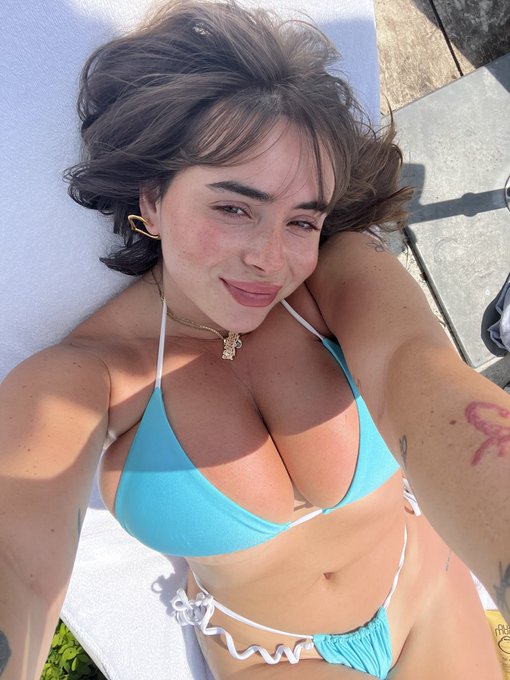 1 pic. 🩵🩵🩵🩵 https://t.co/NrUFHHkrek