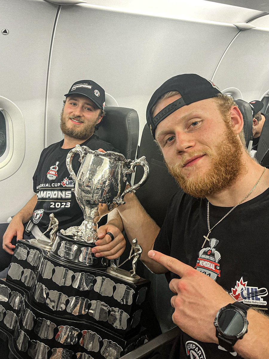 quebec_remparts's tweet image. On la ramène à Québec ✈️

#DeQuébecPourQuébec