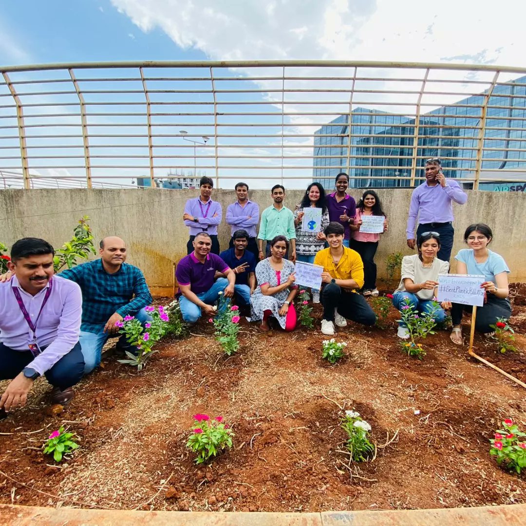 OfficialBSENS's tweet photo. The Being Social-Ek Nayi Shuruaat Mumbai team has done outstanding work today by planting a variety of flowers in the city. We thank Nexus Seawoods Mall for providing us with this opportunity to organize this drive. Let's all keep up the good work and continue planting saplings. https://t.co/6TcoVrbFlz