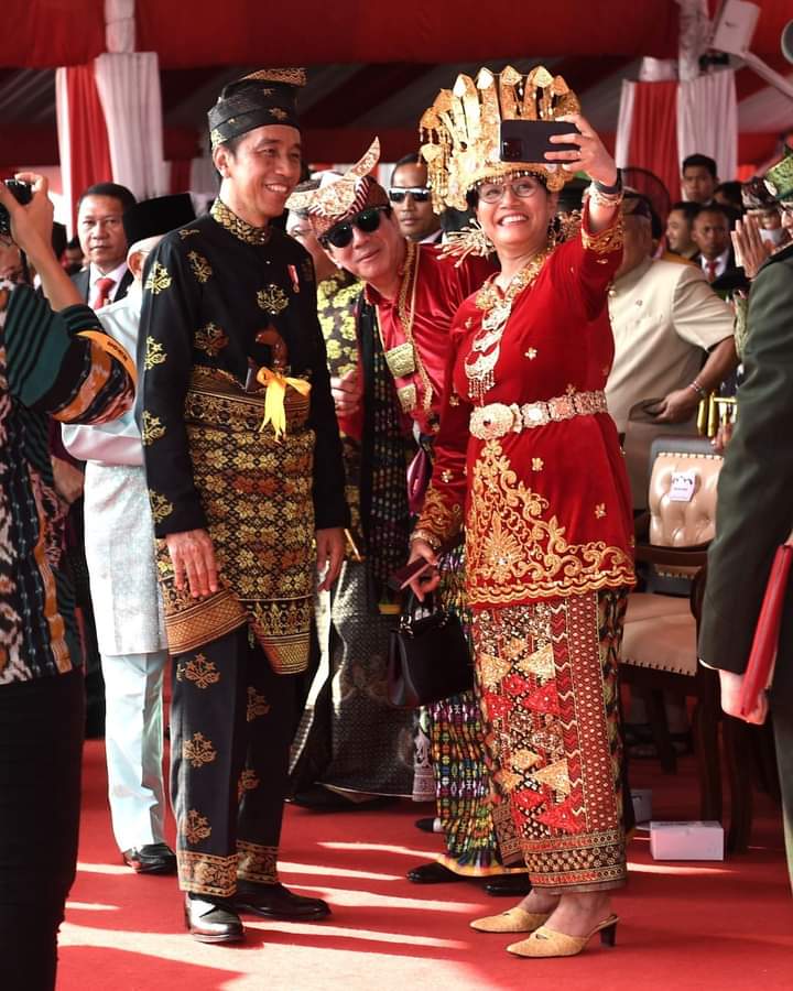 WOOWW!! PEMERINTAH CAIRKAN RP 477,5 TRILIUN UNTUK INFRASTRUKTUR 

Bung Madin tdk berbicara soal Idul Adha, Pendekar maupun Dewa 19. Mending lihat info penting bhw pemerintah akan berikan Rp 396,9 triliun hingga Rp 477,5 triliun untuk kemajuan infrastruktur di bbrp subsektor.