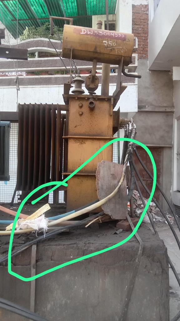 AeGoyal's tweet photo. Save Transformers Save The Department @MDDVVNL @DvvnlWorkshop @raviagarwal68 @Rakeshsbly @dvvnljhansi https://t.co/7M4w4hQayH