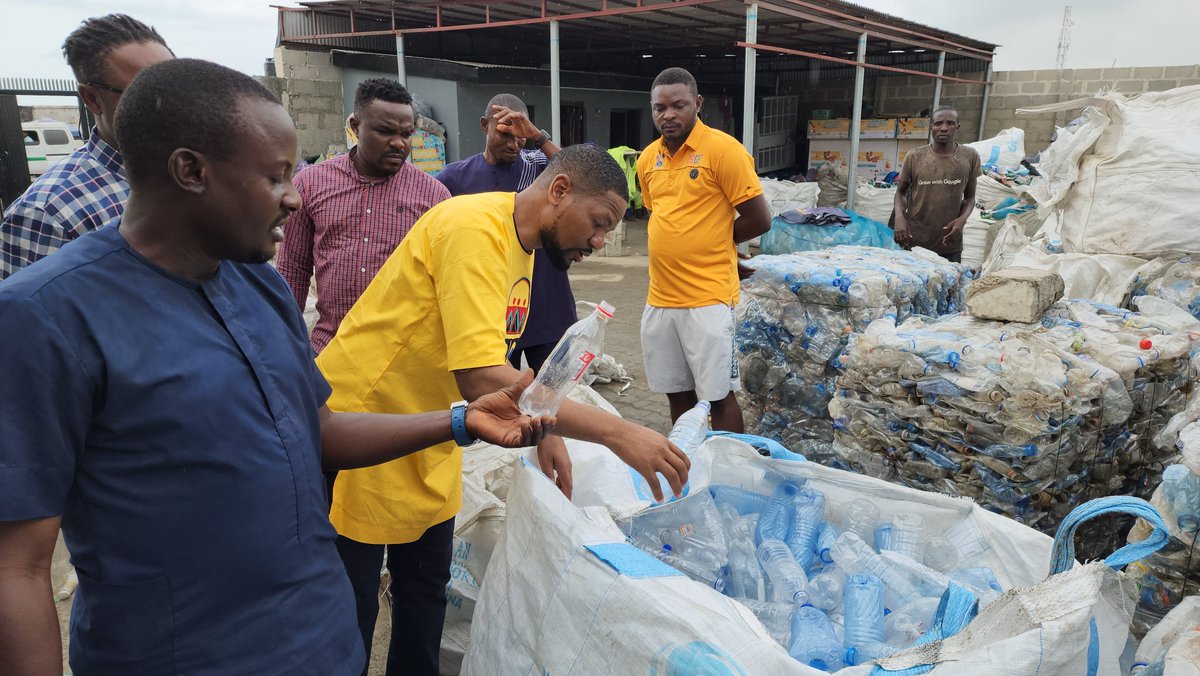 On this #WorldEnvironmentDay2023 , let's tackle the global crisis of  #PlasticPollution. Africa produces just 6% of plastic but deals with 90%  of ocean plastic waste. A shift to a circular economy in plastics could  save us $4.5 trillion by 2040, reduce GHG emissions by 25%, and